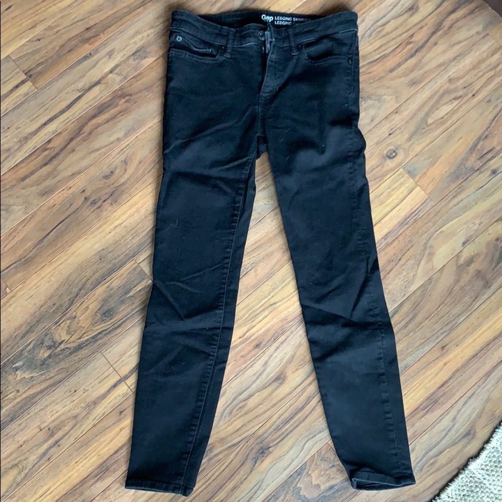 Gap black leggings.